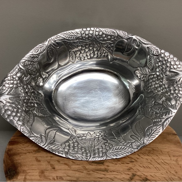 Vintage Cast Aluminum or Pewter Large Fruit / Salad / Serving / Display Bowl - Picture 2 of 14